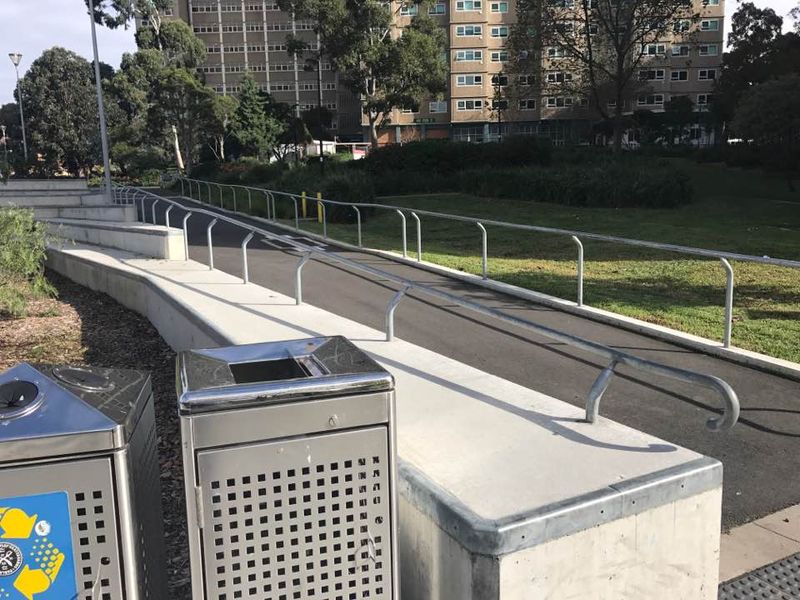 Neil St Rail 