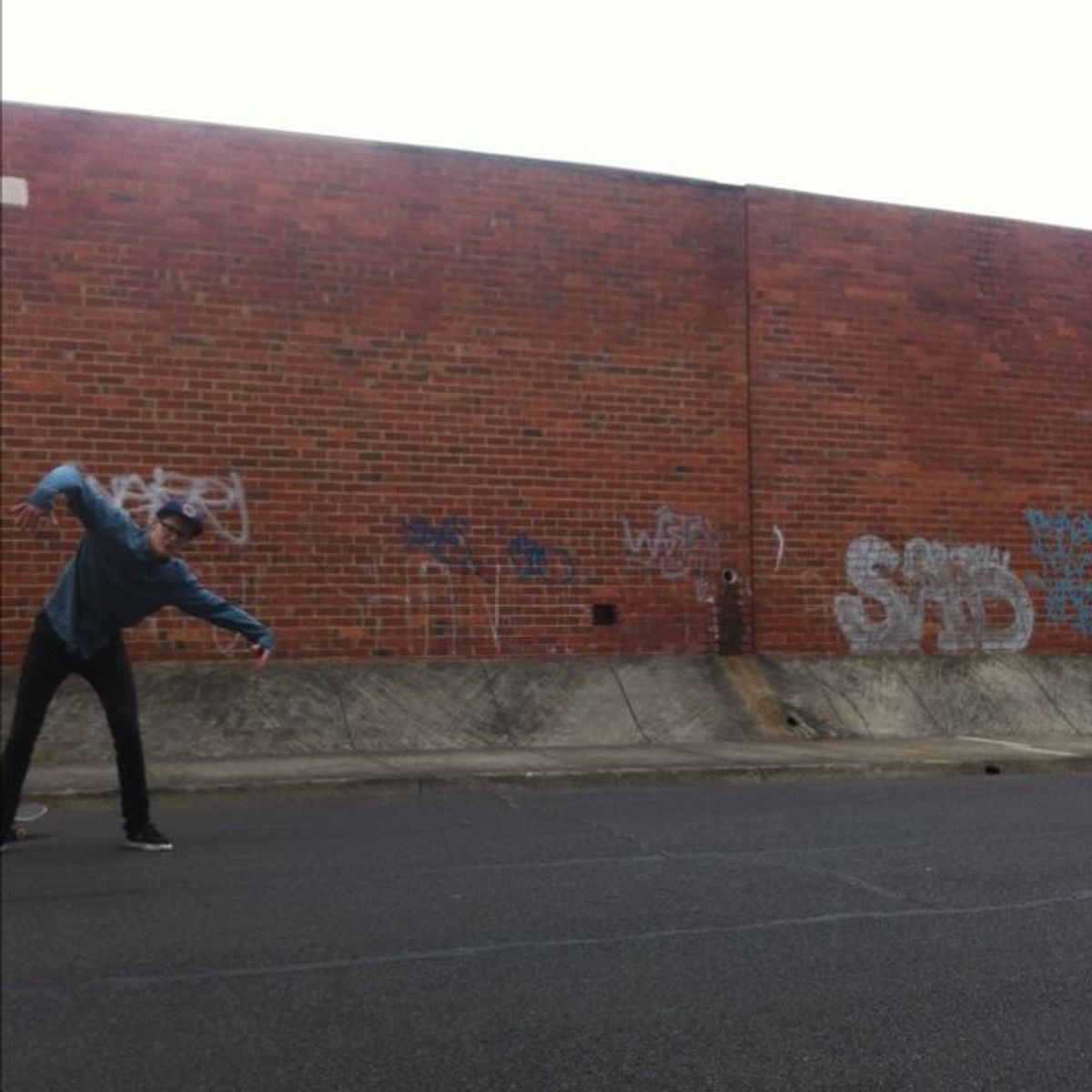 Fludeys wall ride skate spot
