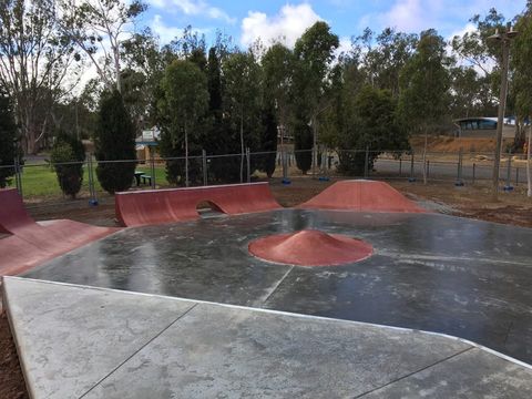 Charlton Skatepark photo 3