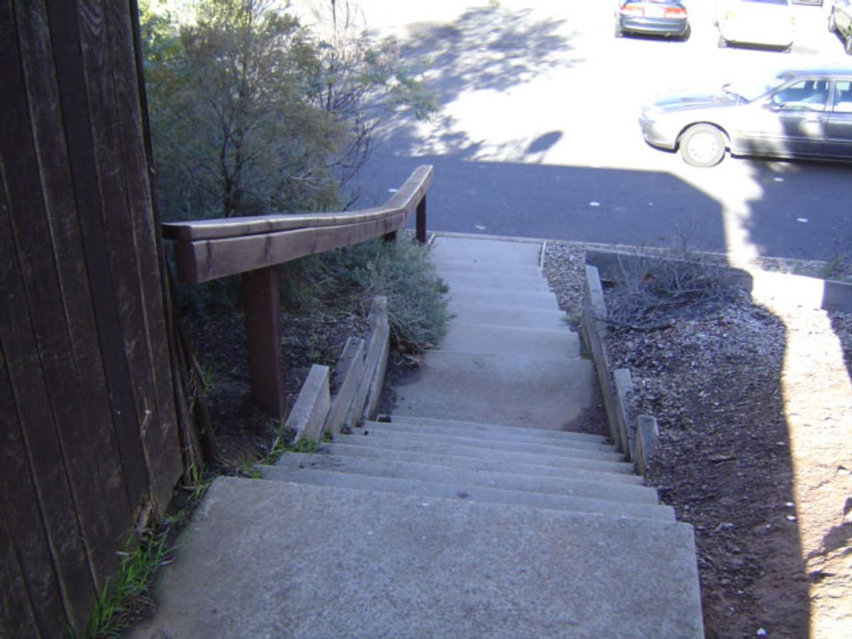 Charny Wooden Rail skate spot