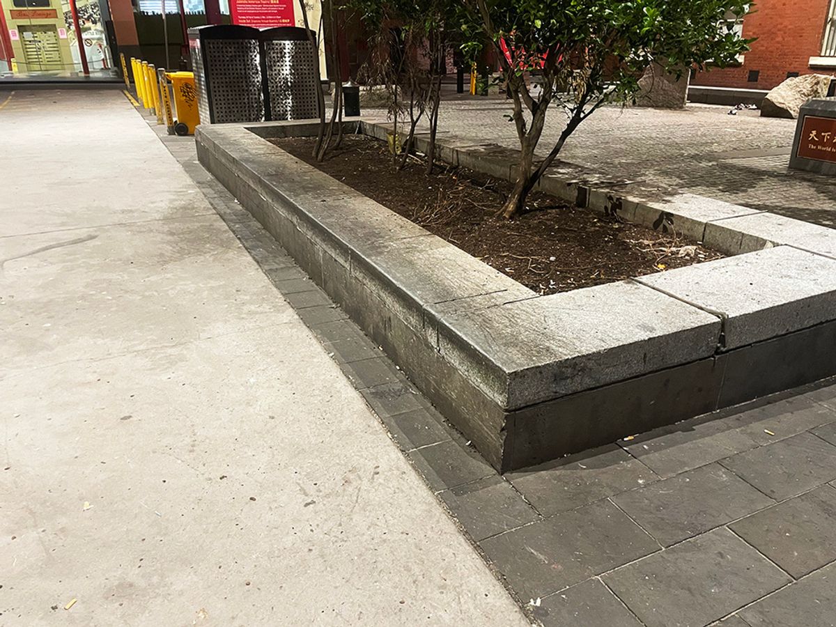Chinatown Garden Ledge skate spot