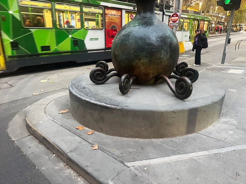 City Square Round Ledge