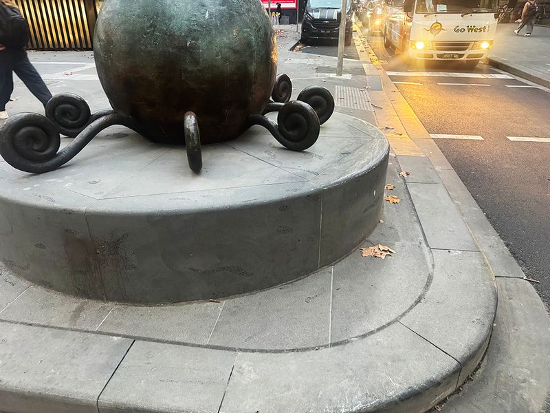 City Square Round Ledge