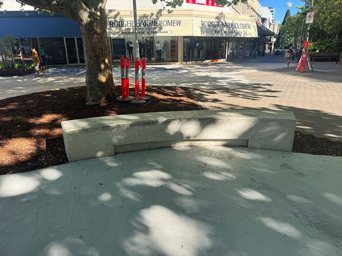Civic Curved Ledge skate spot