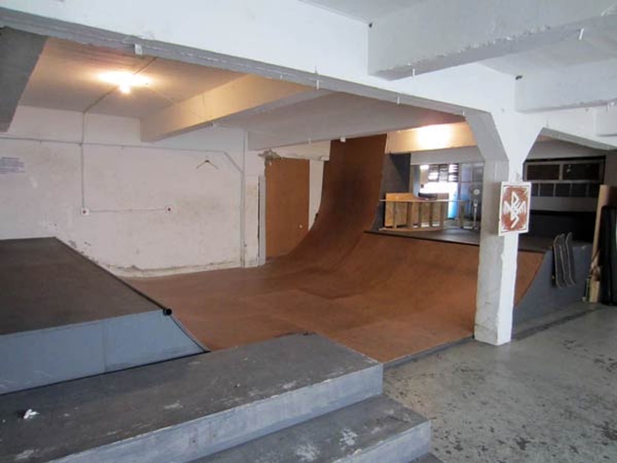 Clarkes Cafe Mini Ramp skatepark