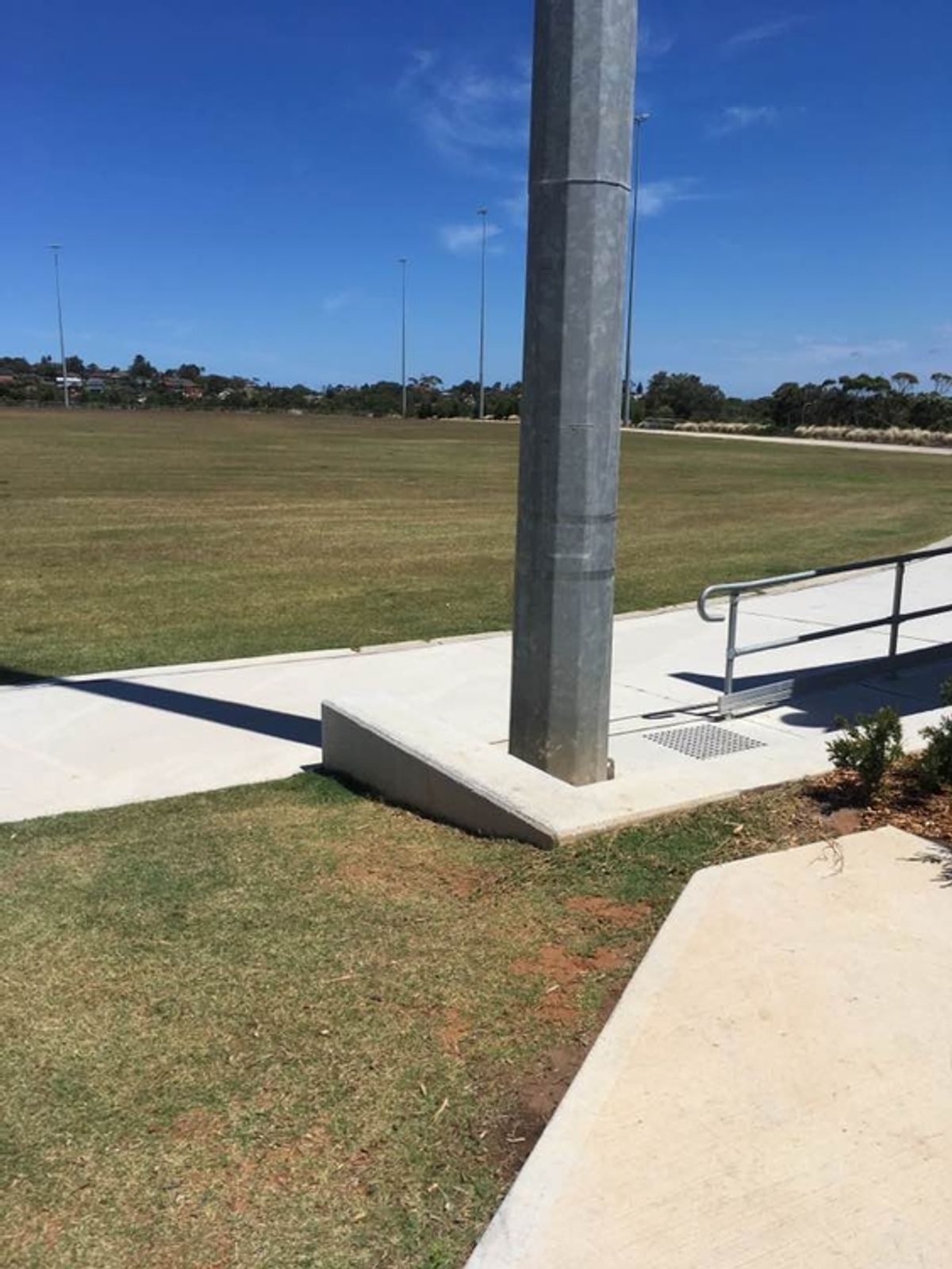 Light Ledge skate spot