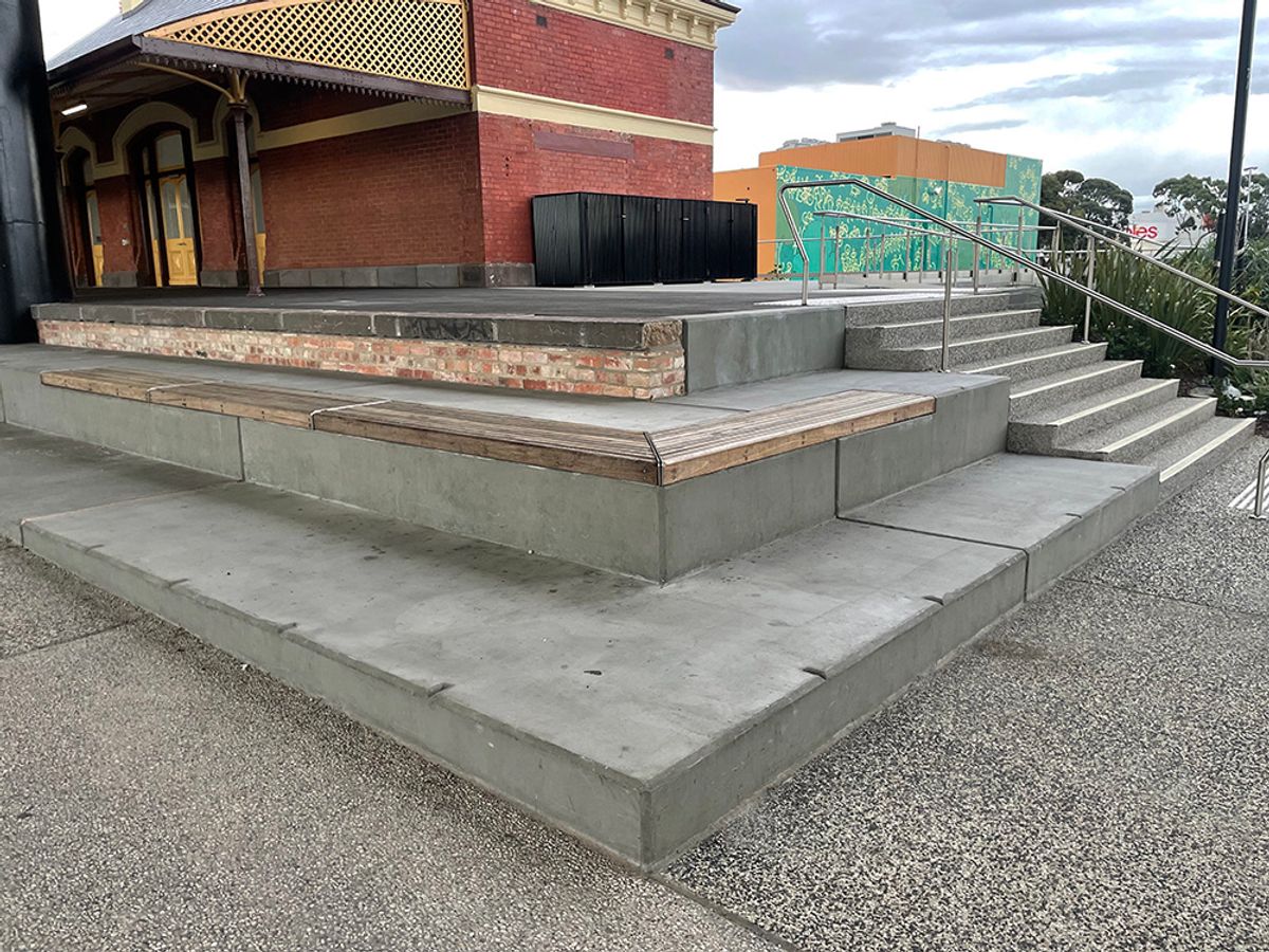 Station Set skate spot