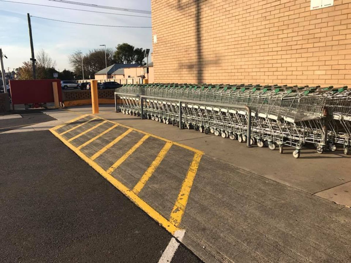 Woolworths Bar skate spot