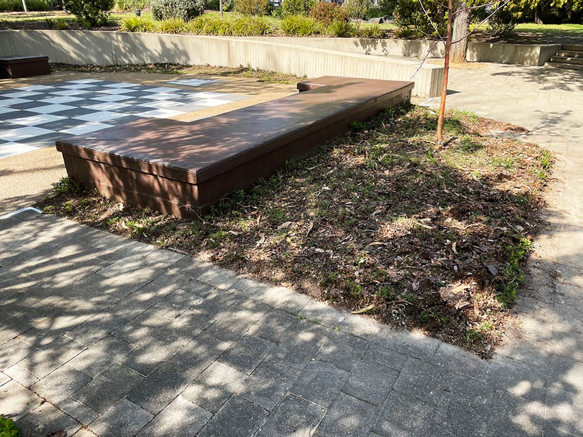 Comm Pit skate spot
