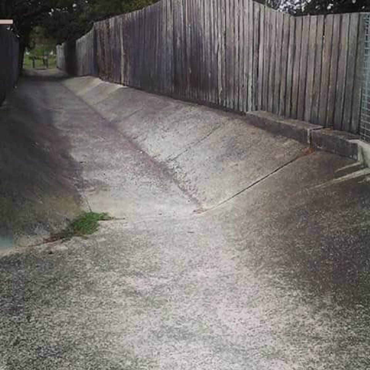 Cons Ditch skate spot