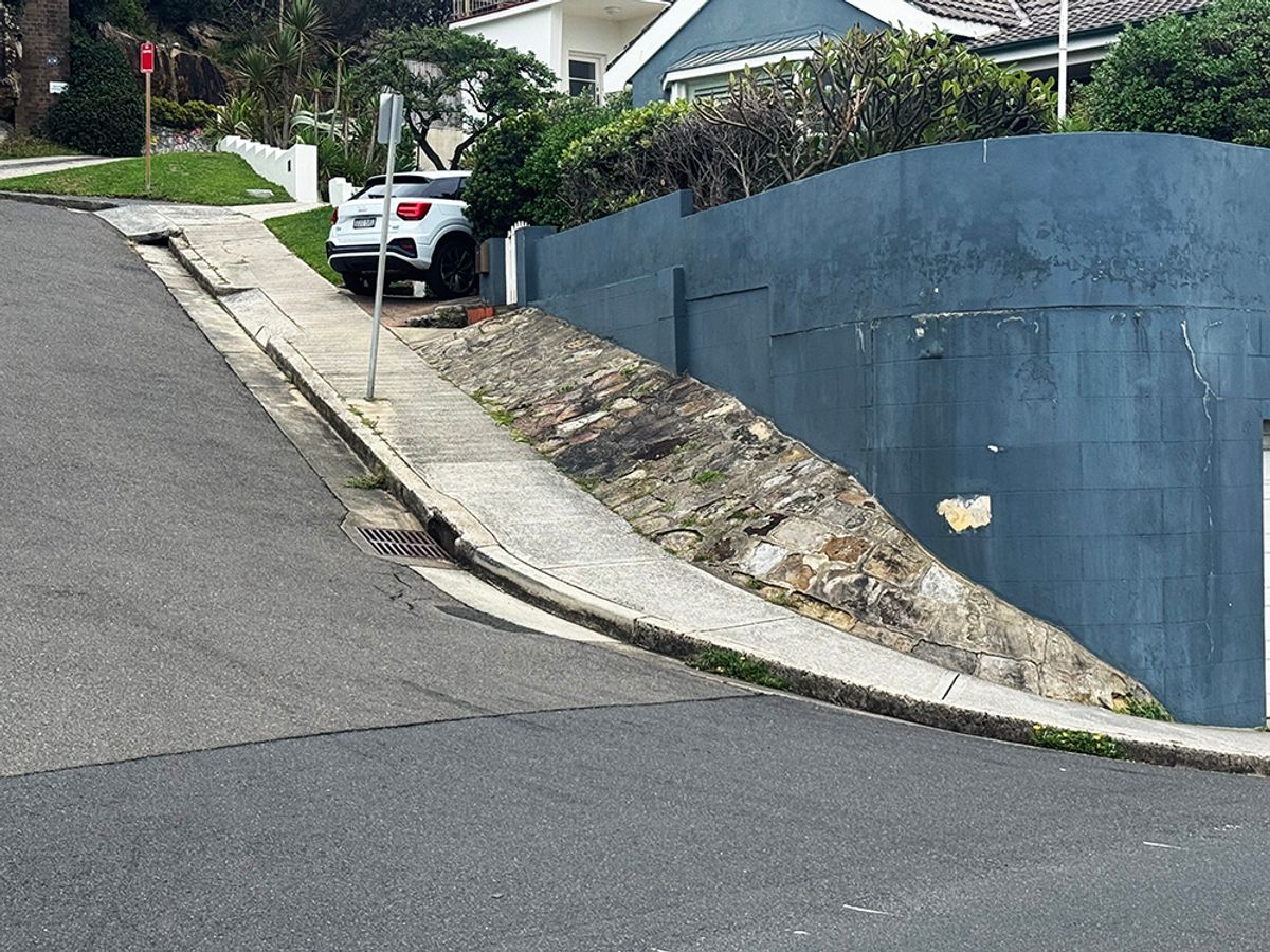 Tamarama Bank to Wall skate spot