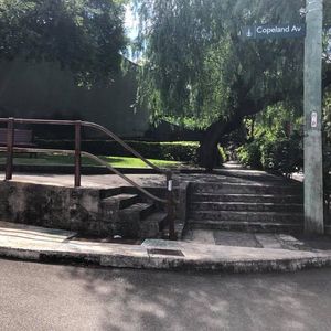 MacDonaldTown Overrail