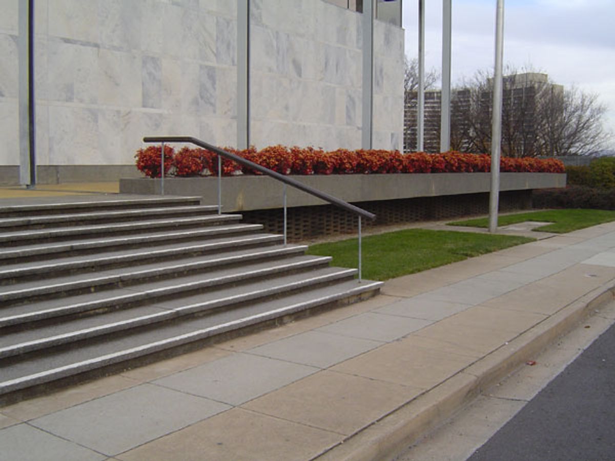Court Rail skate spot