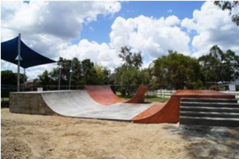 Coutts Crossing Mini Ramp photo 2