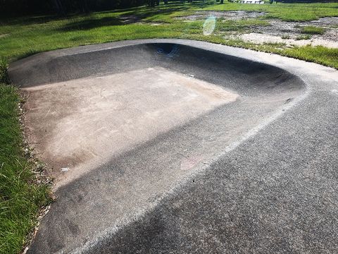 Crestmead Bowl photo 2