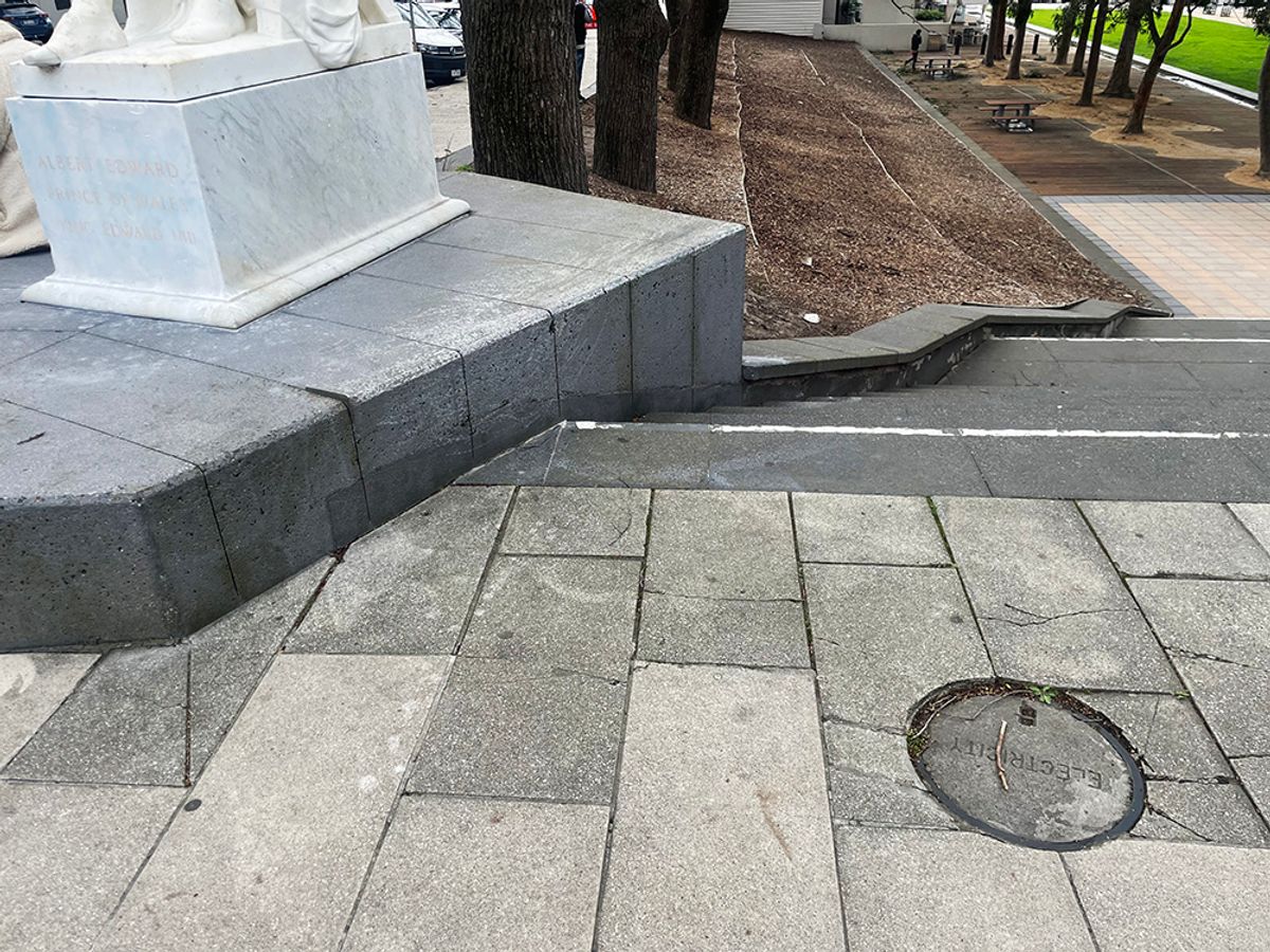 Customs Ledge skate spot