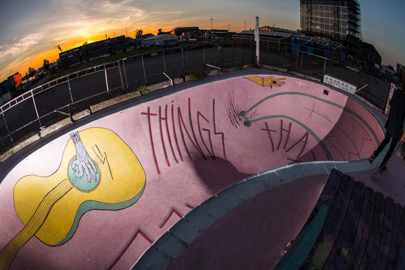 Dam Pink Pool