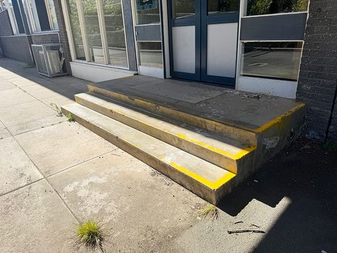 Deakin Stoop photo 2