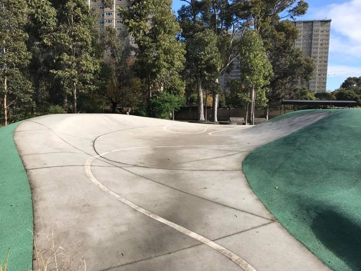 Debney Banks skate spot