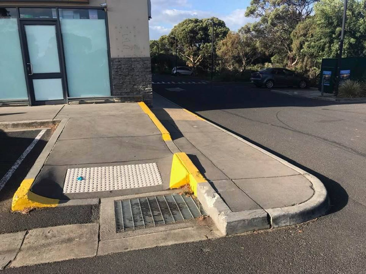 Discount Gap skate spot