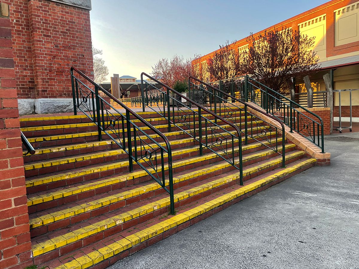 Discovery Rail skate spot