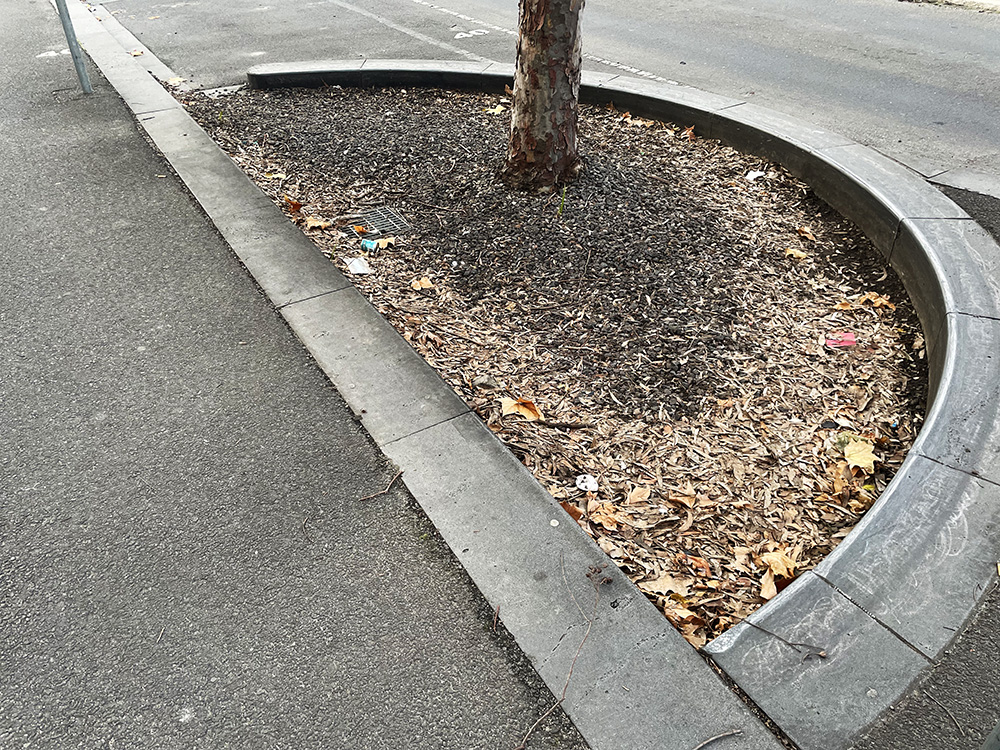 Docklands Park Curved Curb