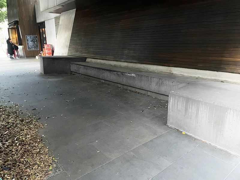 Corner Ledge 