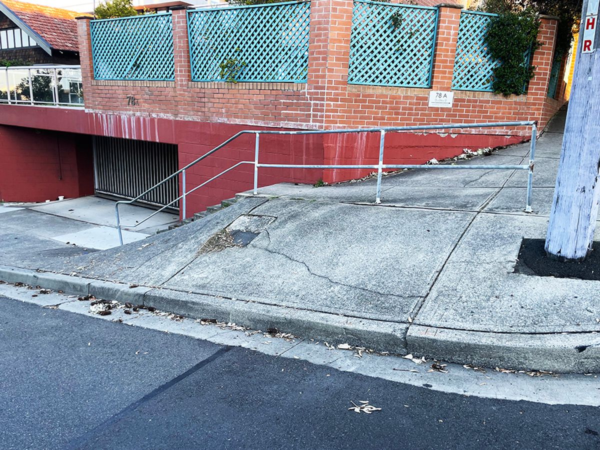 Dudley St Rail skate spot
