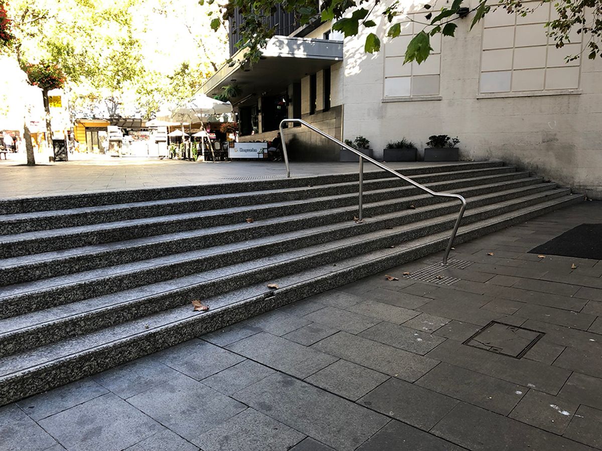 Earl Place Stairs skate spot