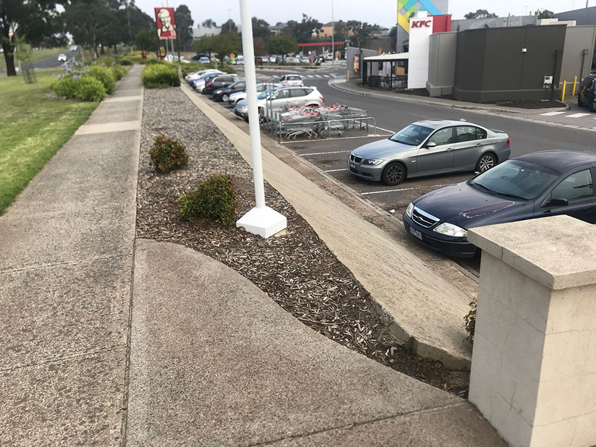 Endeavour Hills Bank skate spot