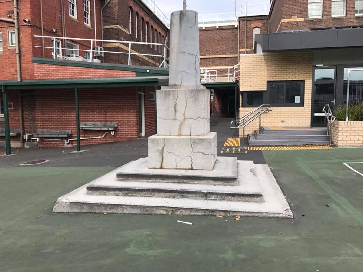 English School Ledge skate spot