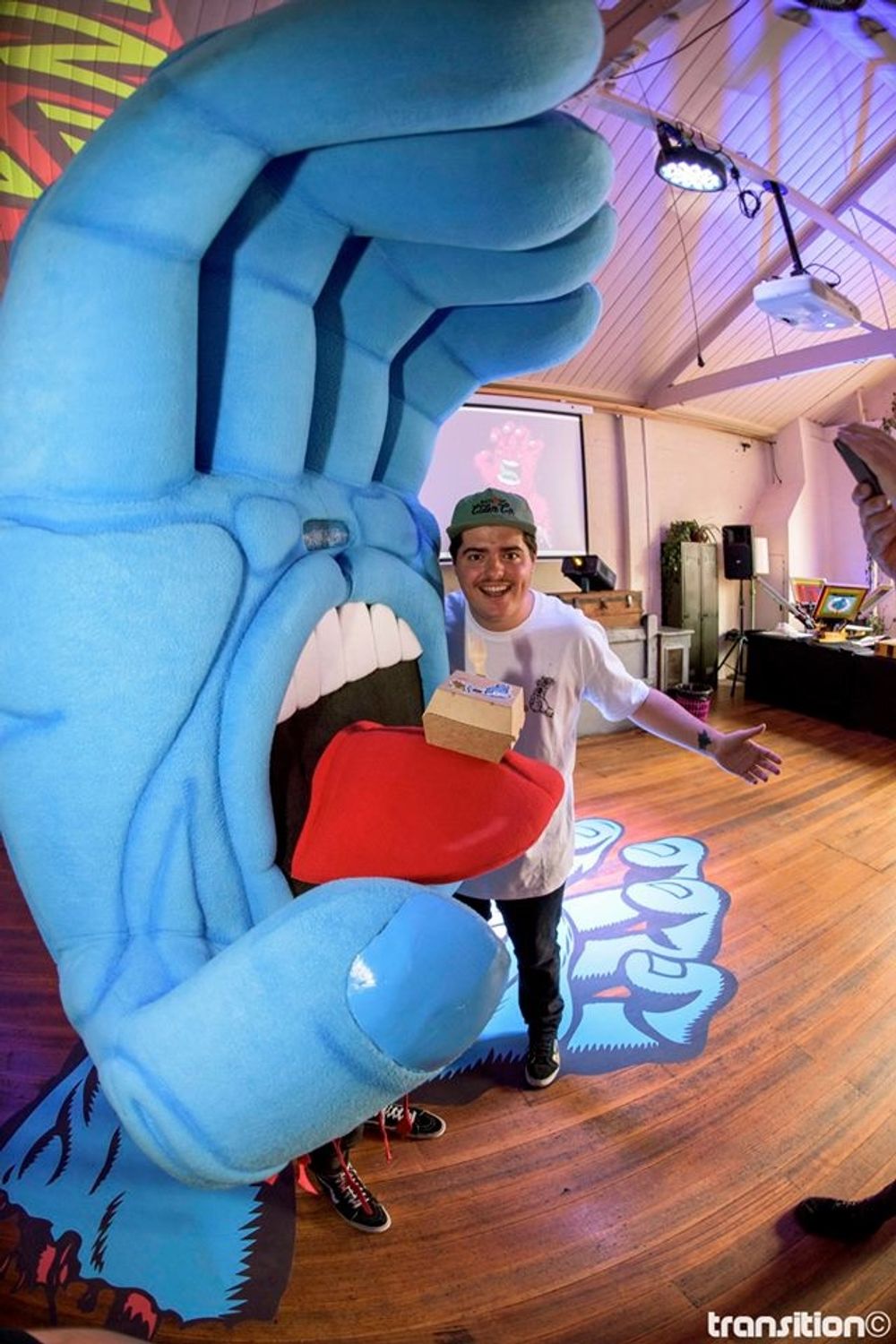 RE: Screaming Hand Art Show Oz