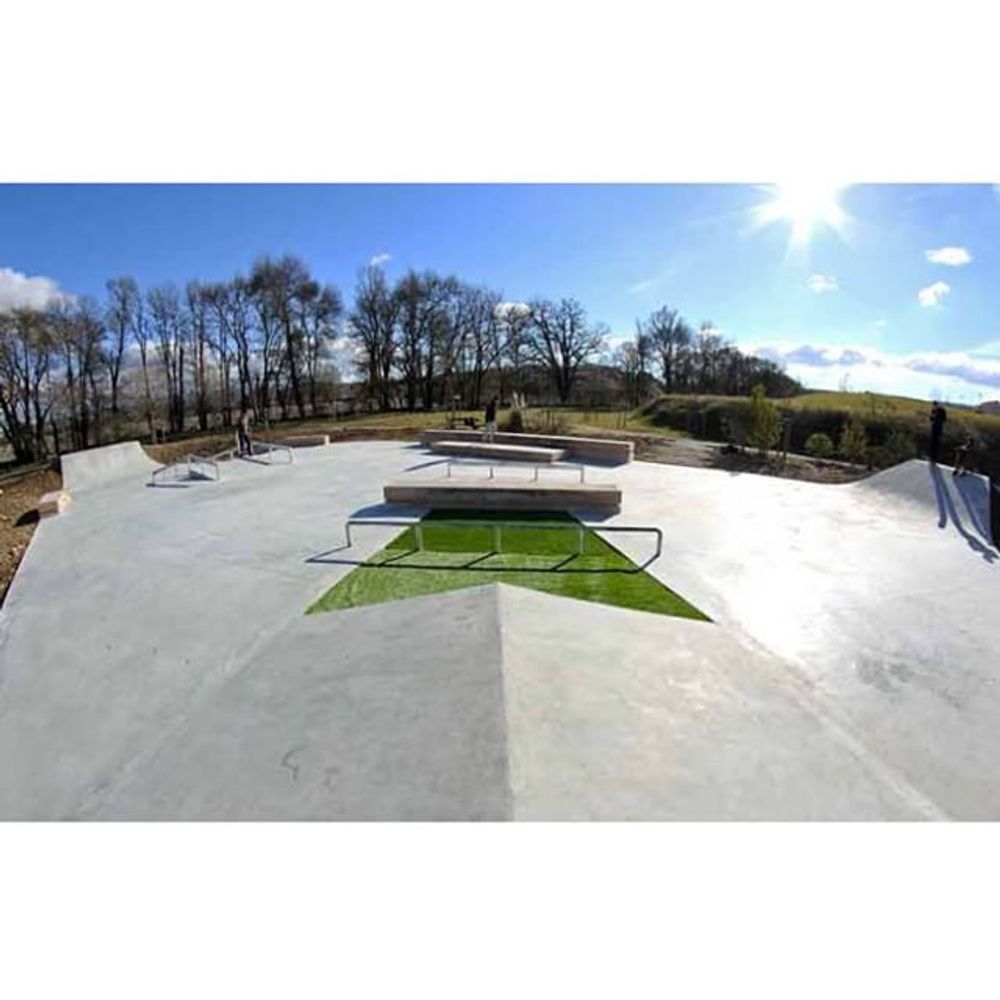 Fake Grass Gap - hot or not...
