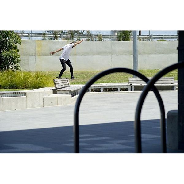 Ollie up quick feet back lip f