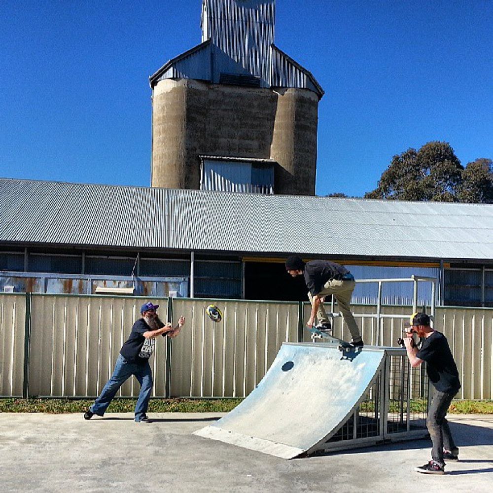 Back tail, play-on, score a tr