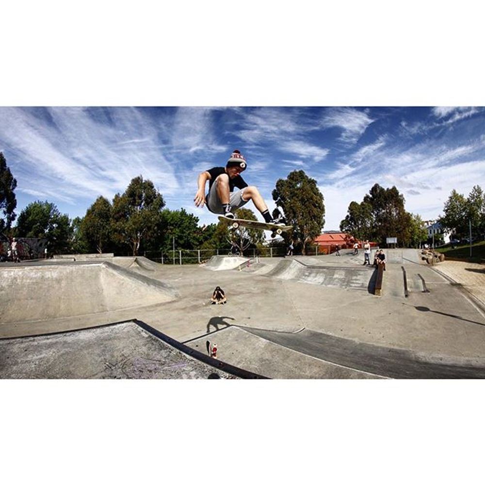 @beau__kelly fs ollie #skatebo