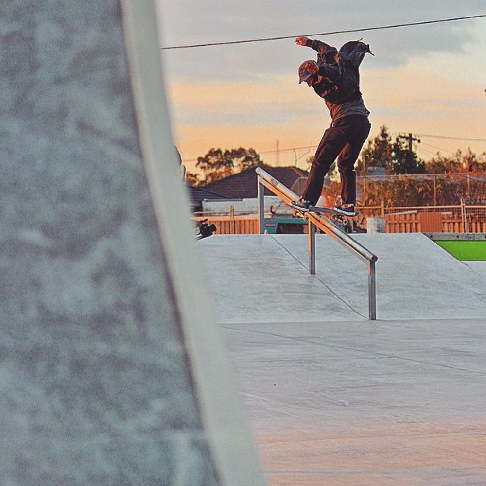 Both bowl bargers and rail cho