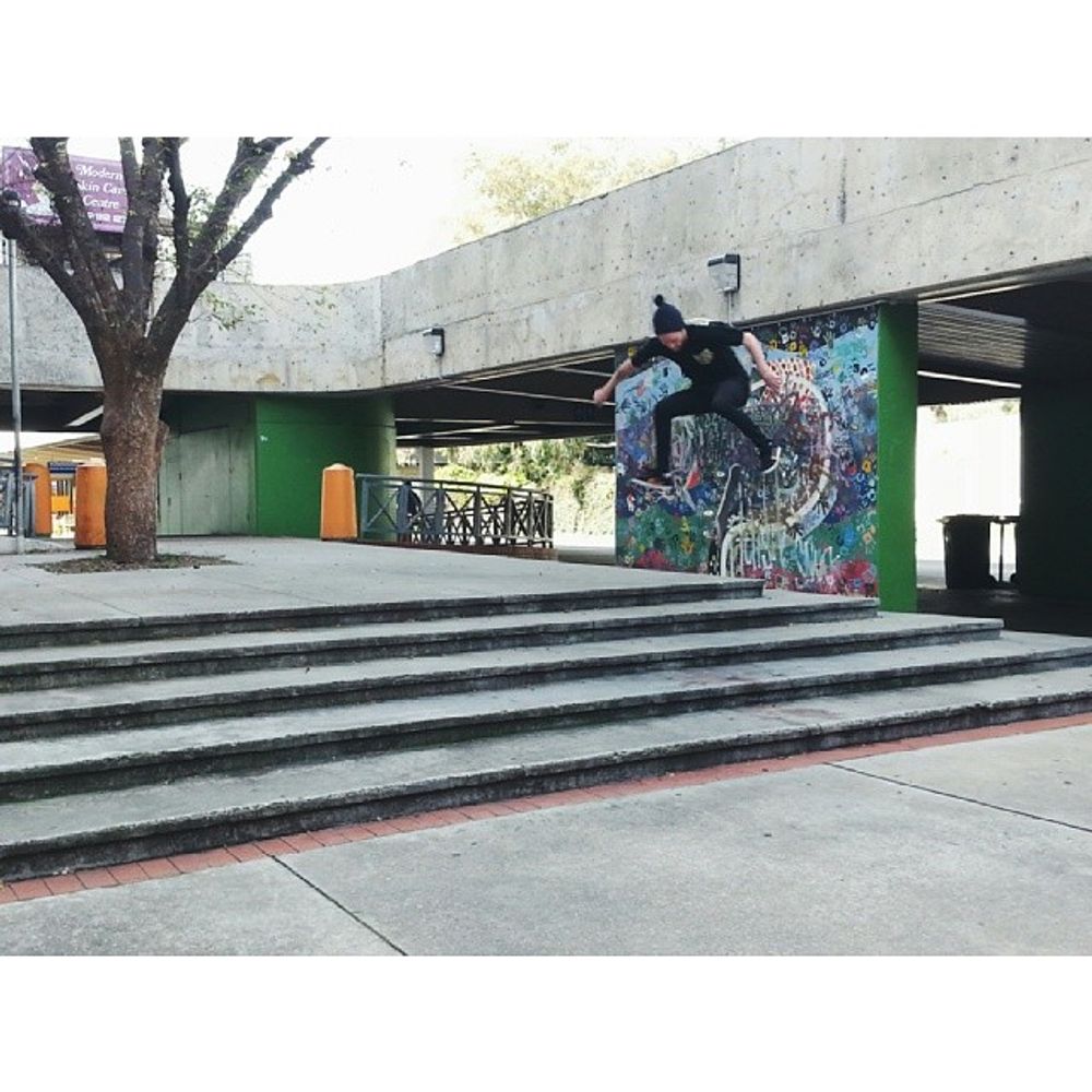 @bigrangdaddy hardflip over th