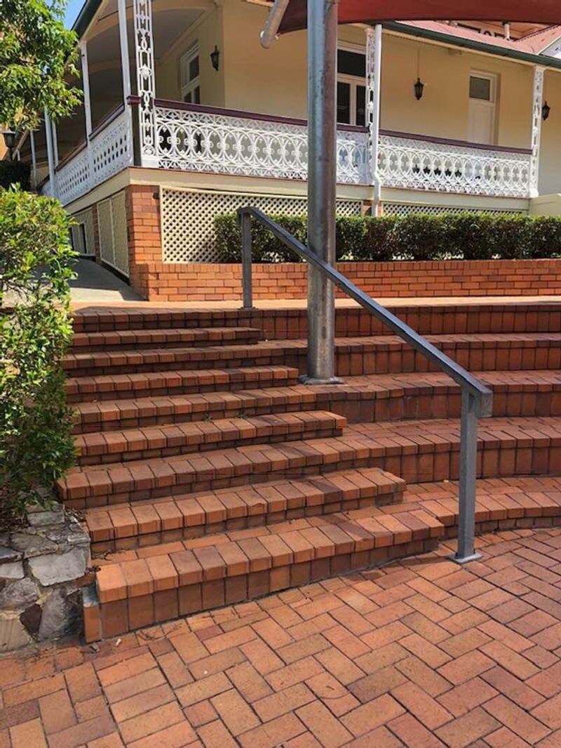 Fith Rail 
