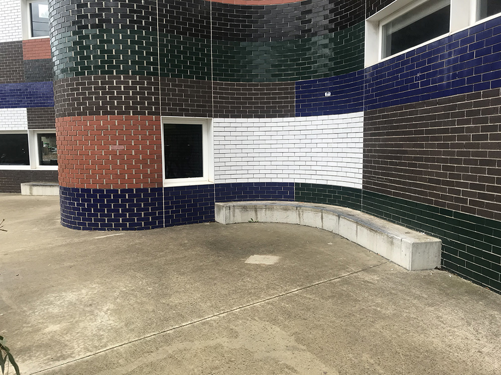 Fitzy Curved Ledge 1