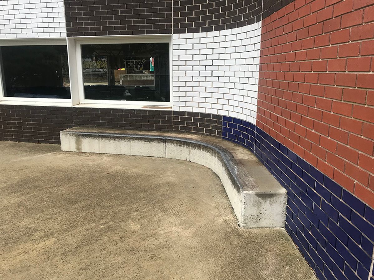 Fitzy Curved Ledge 2 skate spot