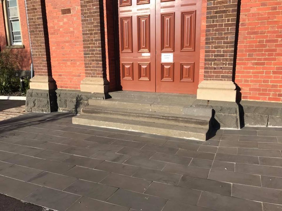 Meyers Stoop skate spot