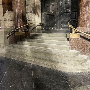 George St Stoop