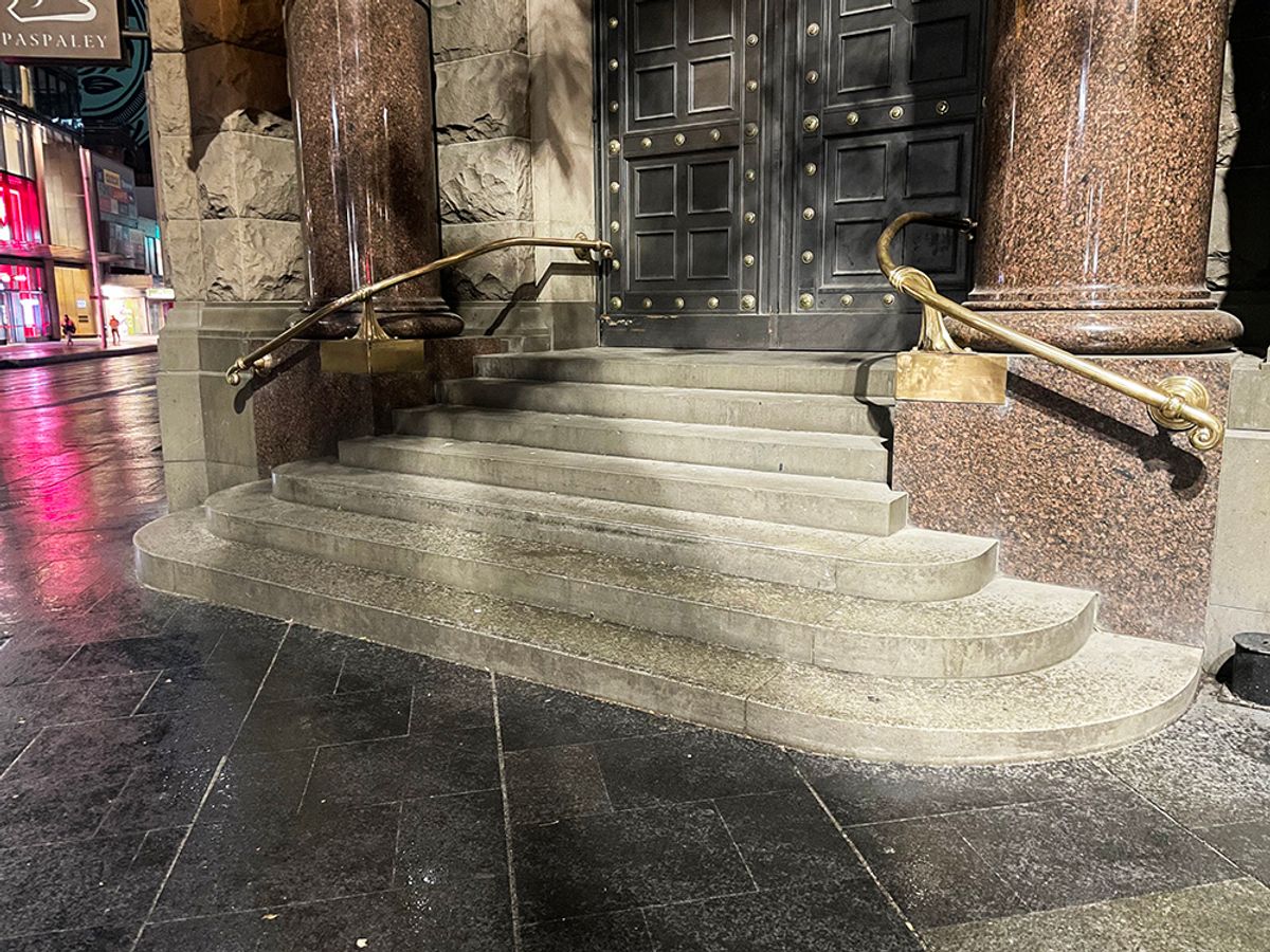 George St Stoop skate spot