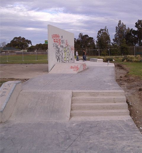 Gladstone Park Skatepark photo 6