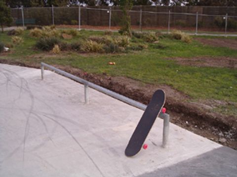 Gladstone Park Skatepark photo 7