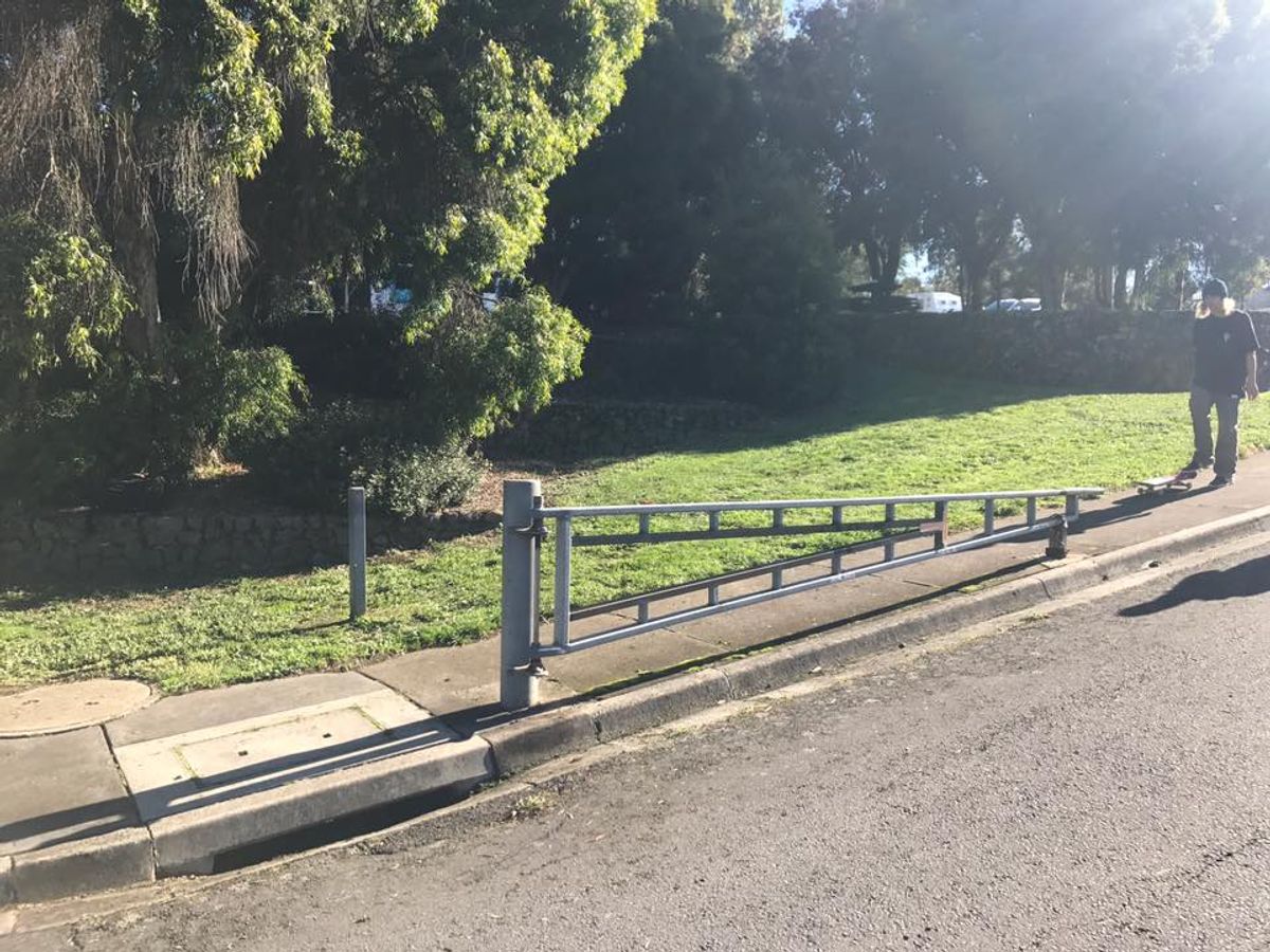 Golden Point Bar skate spot