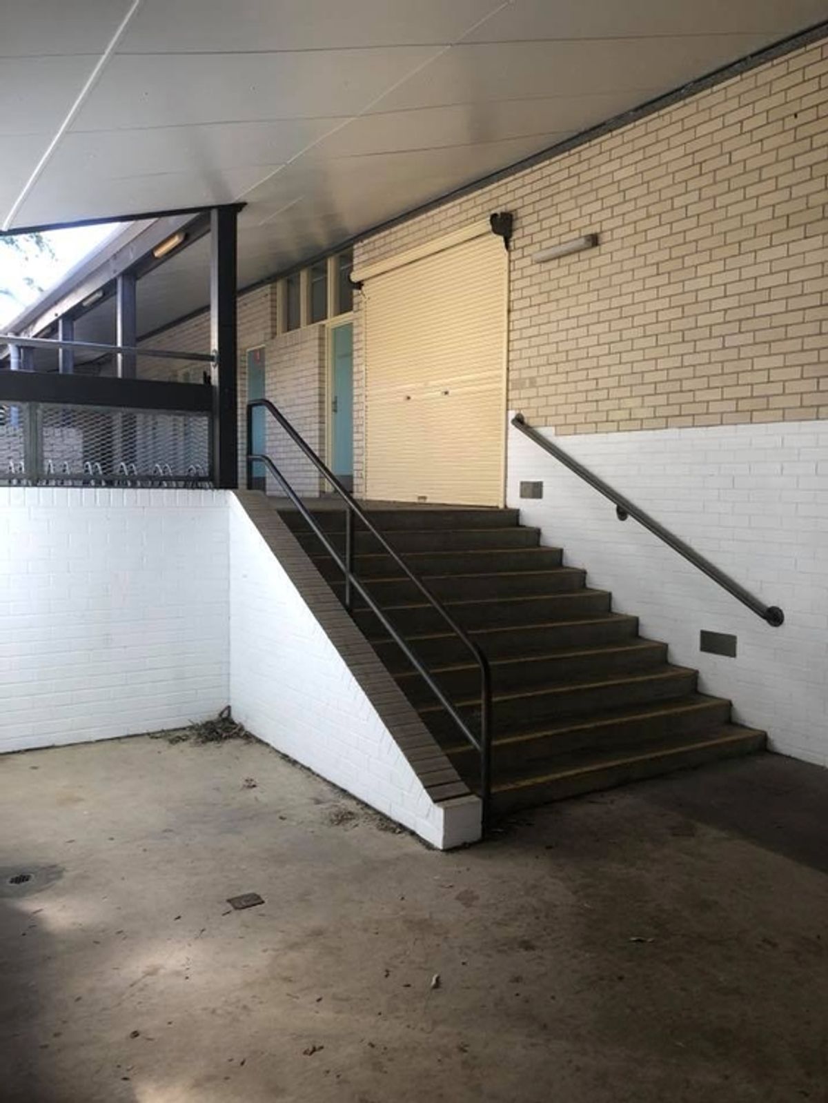 Nareena Hills Rail skate spot