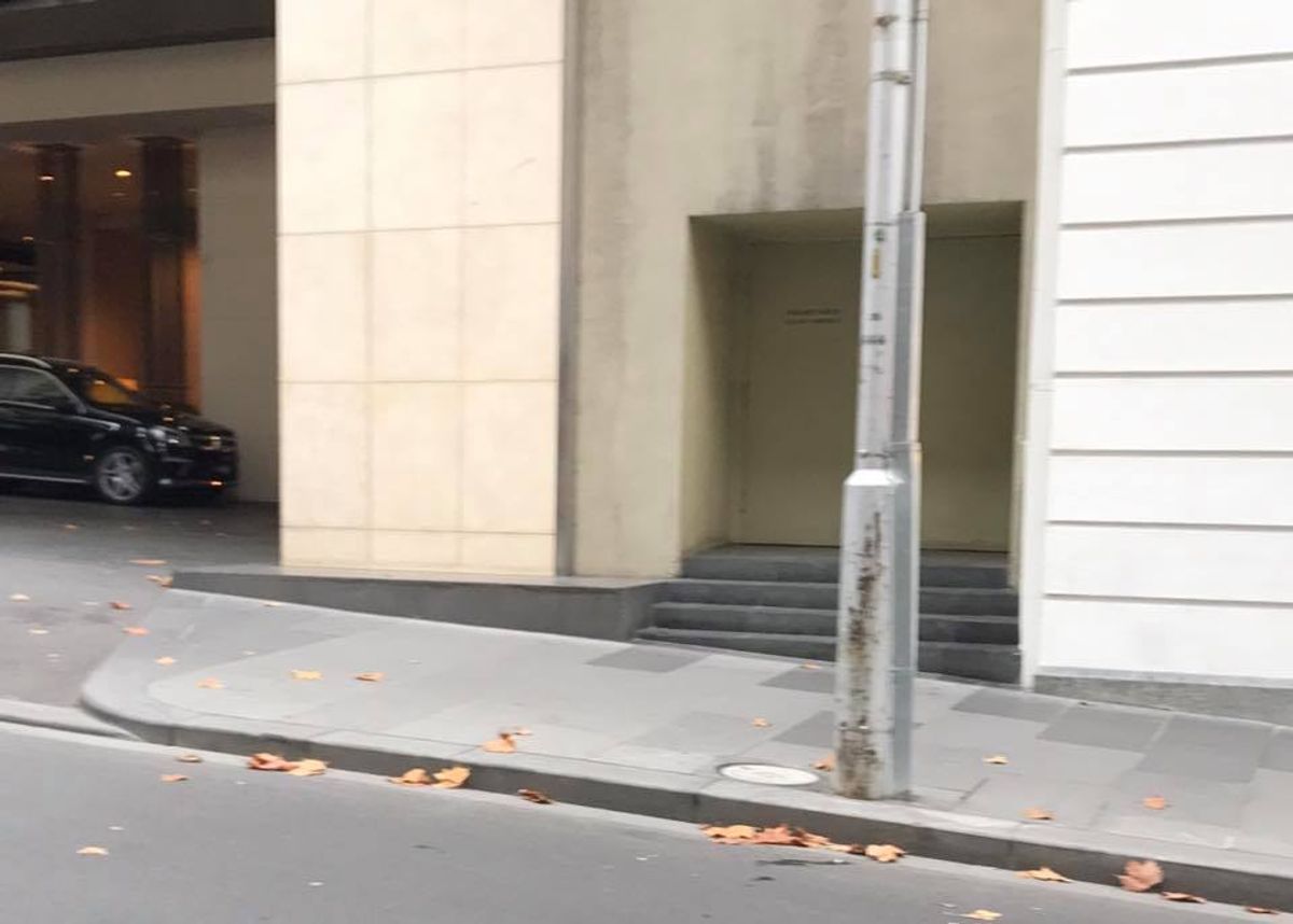 Grand Hyatt Ledge skate spot