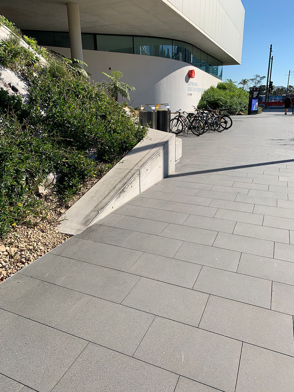 Green Square Up Ledge skate spot